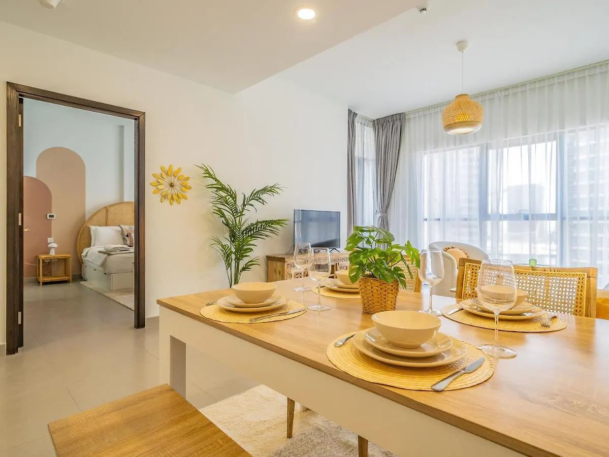 Charming Tropical Apartment Minutes To Dubai Mall