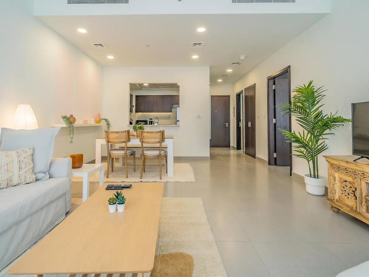 Charming Tropical Apartment Minutes To Dubai Mall