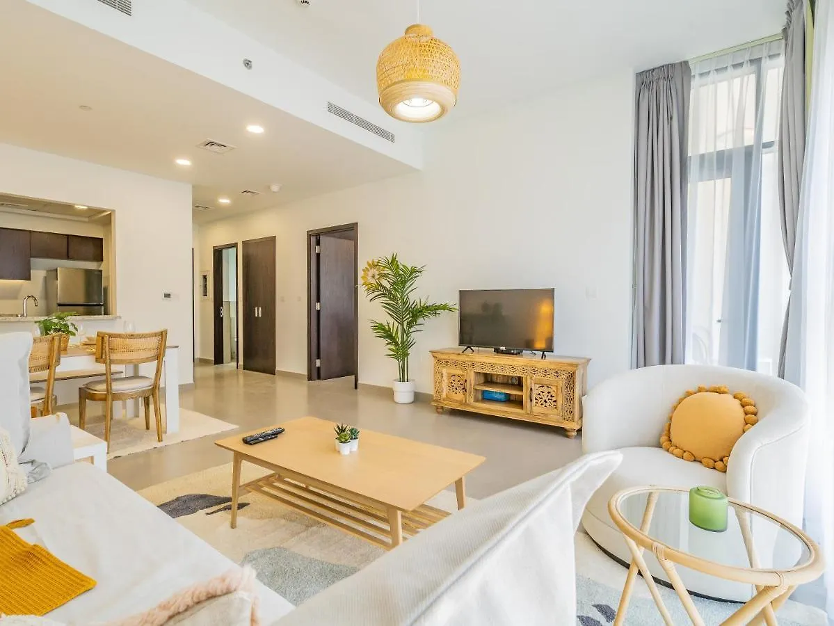 Charming Tropical Apartment Minutes To Dubai Mall